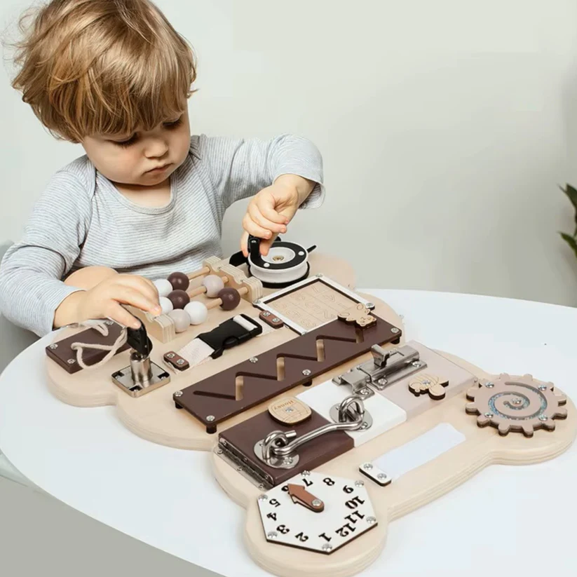 мече 5 Дървен Бизи Борд Мече GINGER HOME, Монтесори Дъска за Фина Моторика, 30x39 см