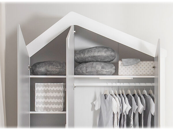 Трикрилен детски гардероб от серията WHITE HOUSE